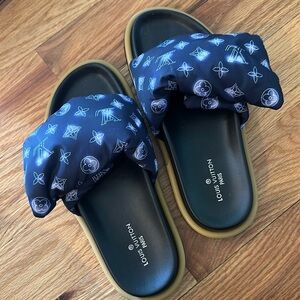 LOUIS VUITTON NWOT sandals summer sandal size 40 fits 9 or 9.5 designer shoes